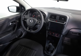 Подержанный автомобиль Volkswagen Polo Sedan 2018 года (8 фото)