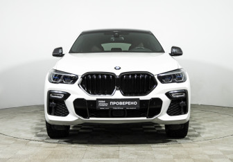 Подержанный автомобиль BMW X6 2021 года (2 фото)