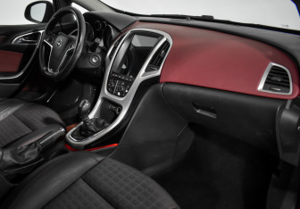 Подержанный автомобиль Opel Astra Hatchback 2012 года (12 фото)