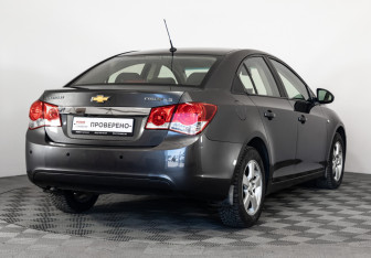 Подержанный автомобиль Chevrolet Cruze Sedan 2011 года (5 фото)