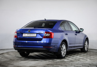 Подержанный автомобиль Skoda Octavia Liftback 2019 года (5 фото)