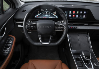 Подержанный автомобиль Omoda C5 2023 года (14 фото)