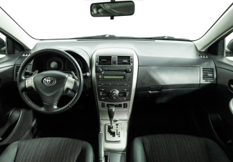 Подержанный автомобиль Toyota Corolla Sedan 2008 года (13 фото)