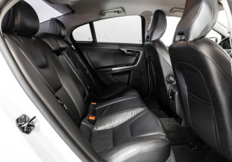 Подержанный автомобиль Volvo S60 2013 года (23 фото)