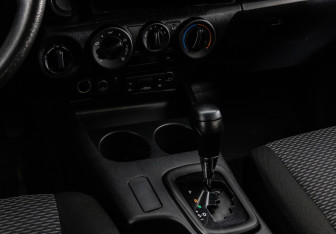 Подержанный автомобиль Toyota Hilux 2022 года (14 фото)