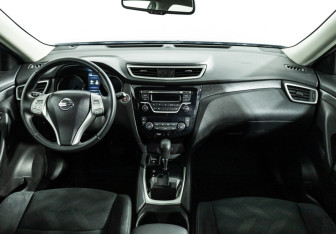 Подержанный автомобиль Nissan X-Trail 2016 года (13 фото)