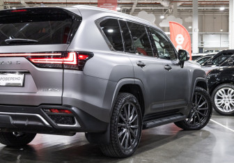 Подержанный автомобиль Lexus LX 2022 года (12 фото)