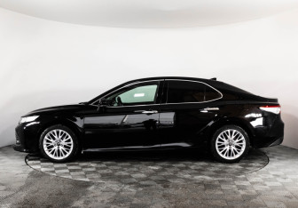 Подержанный автомобиль Toyota Camry Sedan 2019 года (11 фото)