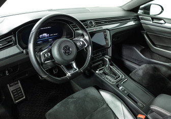Подержанный автомобиль Volkswagen Arteon 2018 года (11 фото)