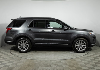 Подержанный автомобиль Ford Explorer 2018 года (4 фото)