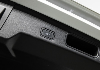 Подержанный автомобиль Geely Atlas 2024 года (21 фото)