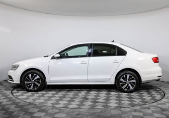 Подержанный автомобиль Volkswagen Jetta Sedan 2015 года (8 фото)