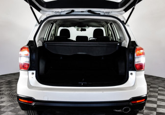 Подержанный автомобиль Subaru Forester Suv 2014 года (20 фото)