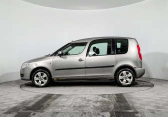 Подержанный автомобиль Skoda Roomster 2008 года (8 фото)
