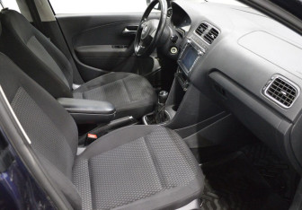 Подержанный автомобиль Volkswagen Polo Sedan 2014 года (12 фото)