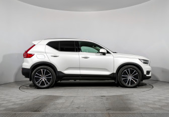 Подержанный автомобиль Volvo XC40 2018 года (4 фото)