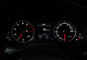 Подержанный автомобиль Audi Q5 2013 года (12 фото)