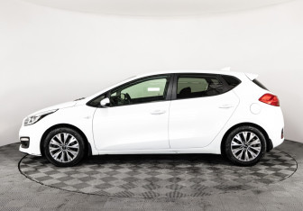 Подержанный автомобиль Kia Ceed Hatchback 2017 года (8 фото)