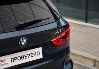 Подержанный автомобиль BMW X1 2016 года (9 фото)