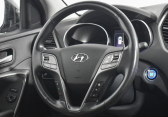 Подержанный автомобиль Hyundai Santa Fe 2017 года (14 фото)