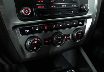 Подержанный автомобиль Volkswagen Jetta Sedan 2017 года (16 фото)