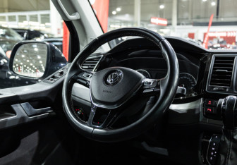 Подержанный автомобиль Volkswagen Multivan 2019 года (9 фото)