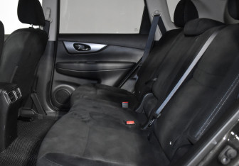 Подержанный автомобиль Nissan X-Trail 2017 года (12 фото)