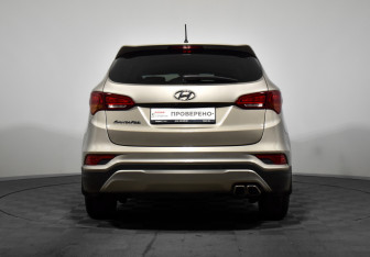 Подержанный автомобиль Hyundai Santa Fe 2016 года (6 фото)