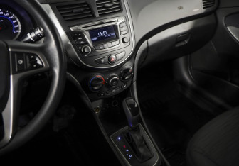 Подержанный автомобиль Hyundai Solaris Sedan 2015 года (16 фото)