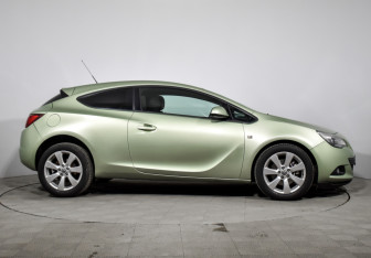 Подержанный автомобиль Opel Astra Hatchback 2011 года (4 фото)