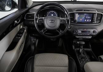 Подержанный автомобиль Kia Sorento 2018 года (11 фото)