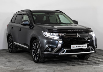Подержанный автомобиль Mitsubishi Outlander 2021 года (3 фото)
