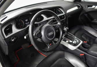 Подержанный автомобиль Audi A4 Sedan 2015 года (10 фото)