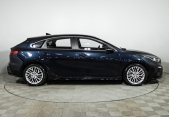 Подержанный автомобиль Kia K3 Hatchback 2019 года (4 фото)