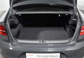 Подержанный автомобиль Volkswagen Passat Sedan 2017 года (19 фото)