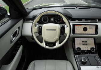 Подержанный автомобиль Land Rover Range Rover Velar 2017 года (15 фото)