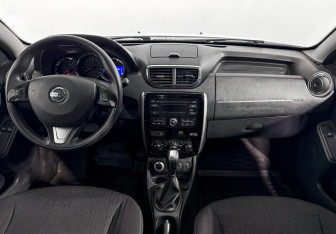 Подержанный автомобиль Nissan Terrano 2017 года (14 фото)