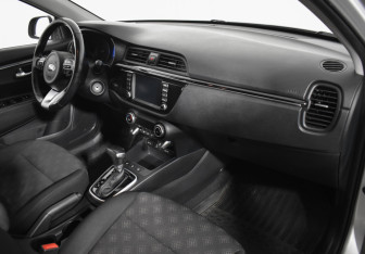 Подержанный автомобиль Kia Rio Hatchback 2018 года (12 фото)