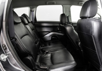 Подержанный автомобиль Citroen C-Crosser 2008 года (15 фото)