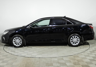Подержанный автомобиль Toyota Camry Sedan 2017 года (8 фото)
