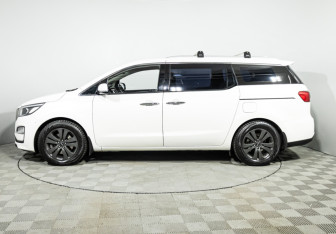 Подержанный автомобиль Kia Carnival 2019 года (8 фото)