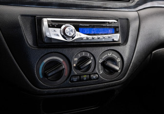 Подержанный автомобиль Mitsubishi Lancer Sedan 2005 года (12 фото)