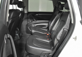 Подержанный автомобиль Audi Q7 2011 года (11 фото)