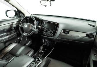 Подержанный автомобиль Mitsubishi Outlander 2019 года (9 фото)