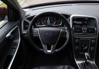 Подержанный автомобиль Volvo XC60 2014 года (9 фото)