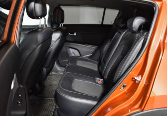 Подержанный автомобиль Kia Sportage 2011 года (11 фото)