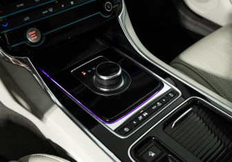 Подержанный автомобиль Jaguar XF Sedan 2017 года (20 фото)