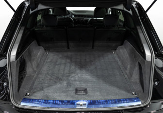 Подержанный автомобиль Audi Q7 2017 года (34 фото)