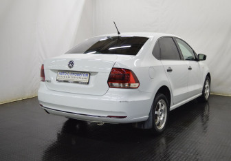 Подержанный автомобиль Volkswagen Polo Sedan 2016 года (5 фото)