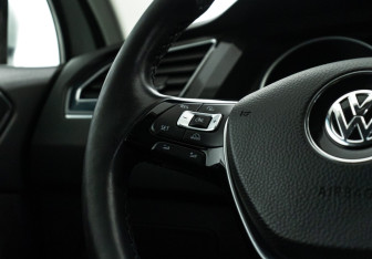 Подержанный автомобиль Volkswagen Tiguan 2018 года (18 фото)